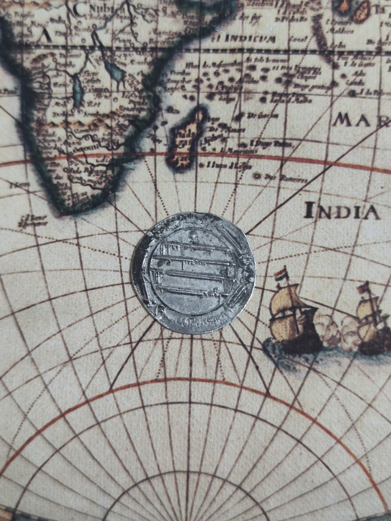 【希罗维】第6回：西域风情与丝路之谜混合欧洲重工业钱币 阿拔斯王朝银币为阿拉伯帝国的第二个世袭王朝，古代中国史籍中称之为黑衣大食