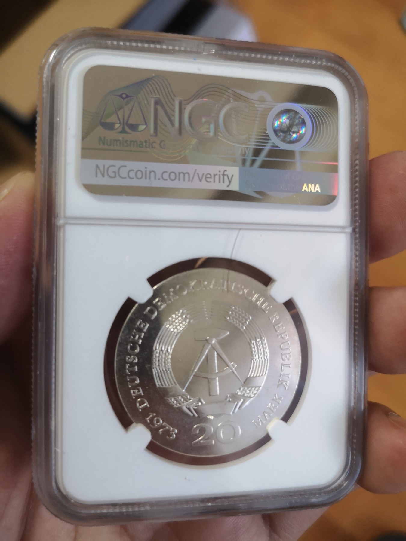 长老汇第17场儿童年评级币 1973东德贝贝尔20马克银币，NGC MS64
