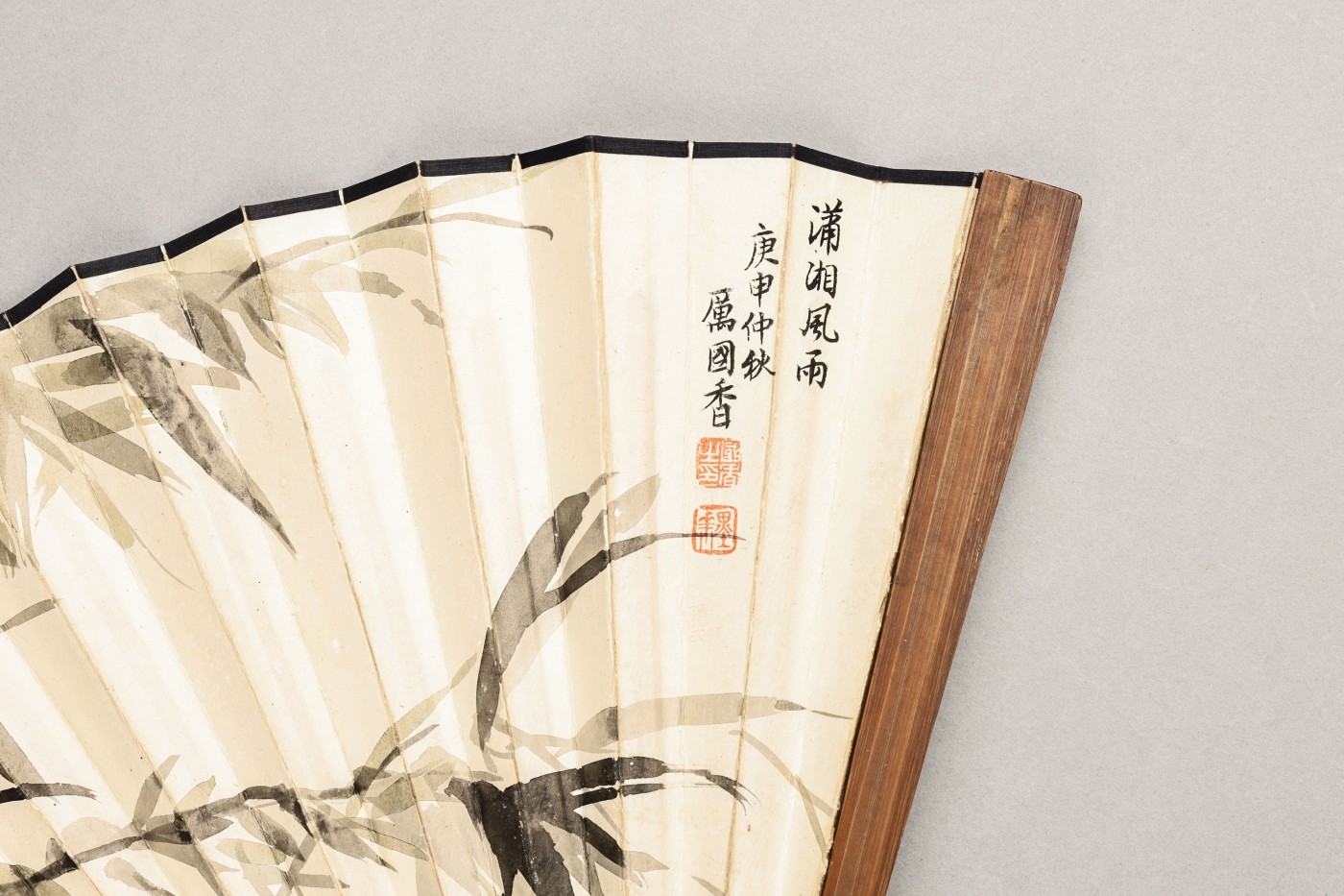 承乾2023春季文物拍卖会 - 锦灰宝星专场 谢之光、厉国香  国画成扇 47*29cm 纸本成扇