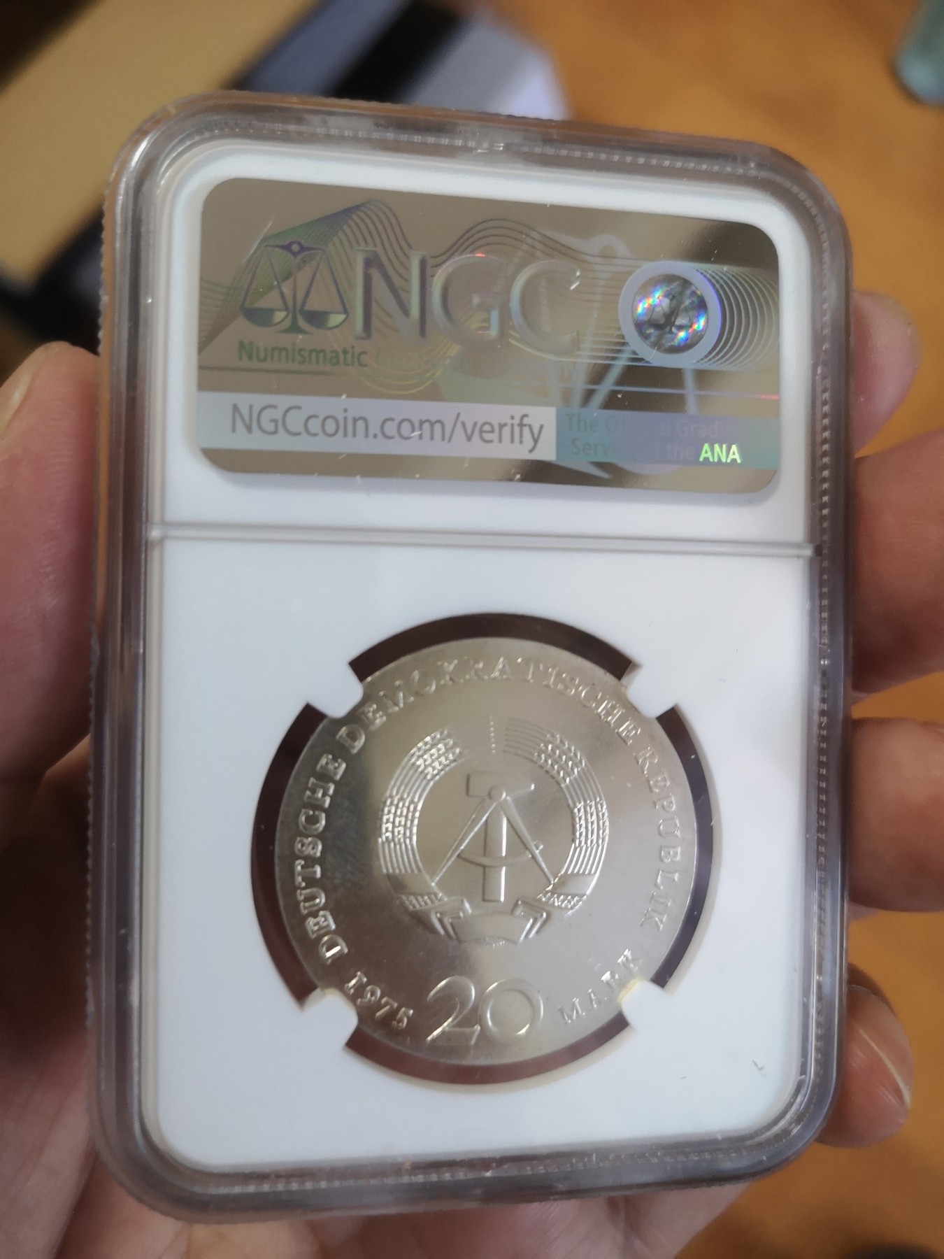 长老汇第17场儿童年评级币 1975东德巴赫20马克银币，NGC MS65