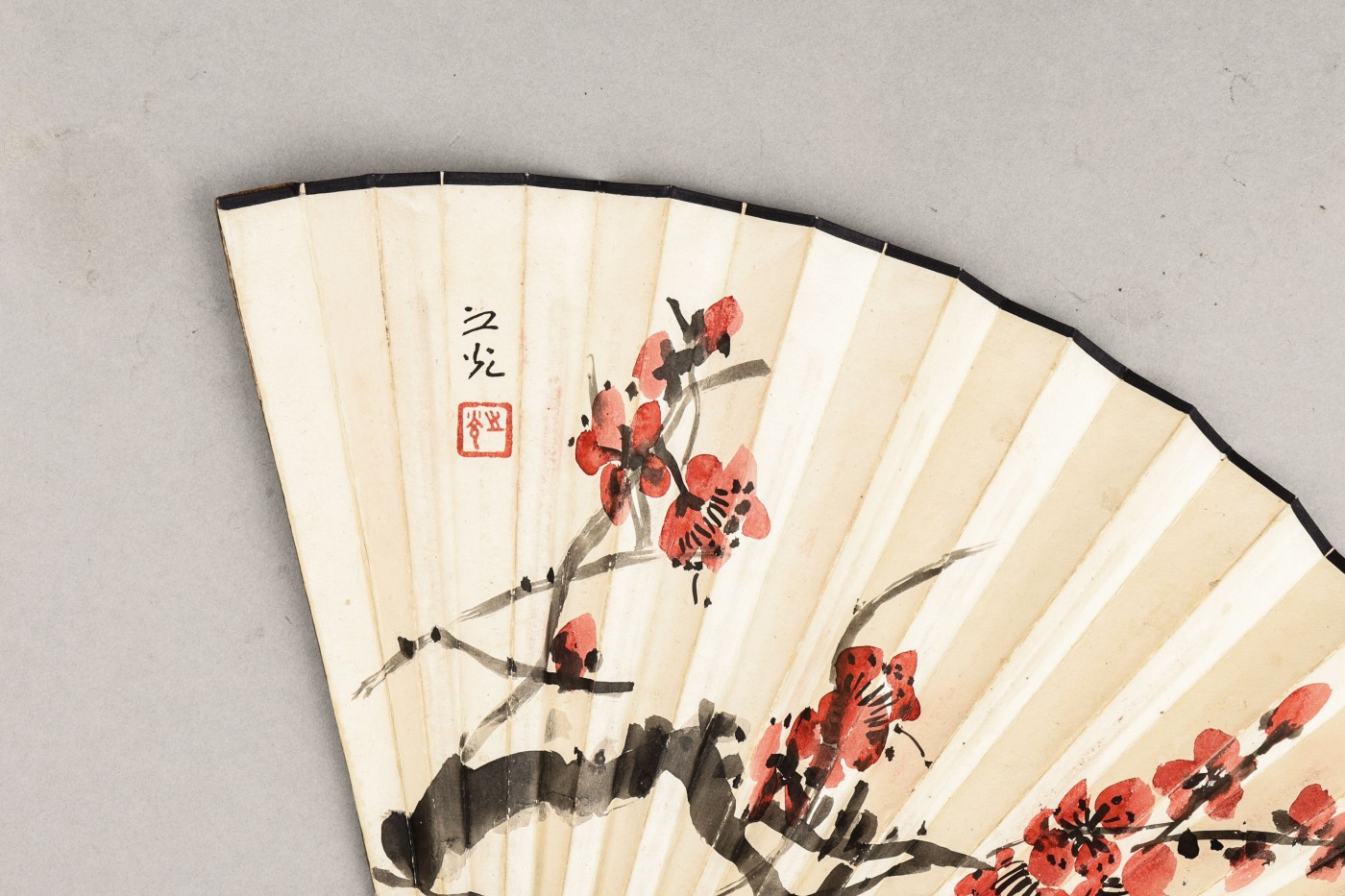 承乾2023春季文物拍卖会 - 锦灰宝星专场 谢之光、厉国香  国画成扇 47*29cm 纸本成扇