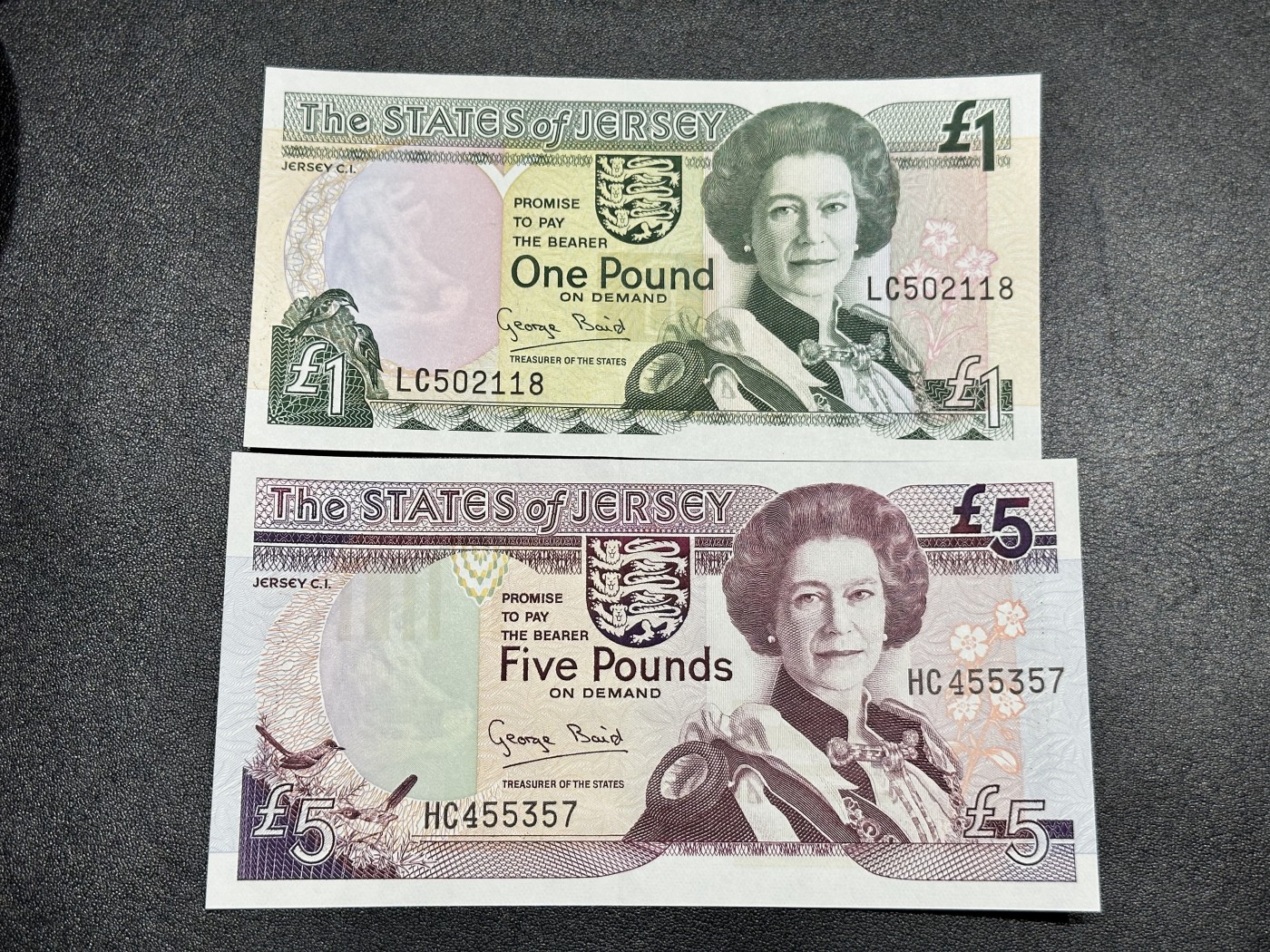 《外钞收藏家》第二百八十五期（连拍第二场）英国及英属专场 泽西岛1993年1-5镑，小套2枚 全新