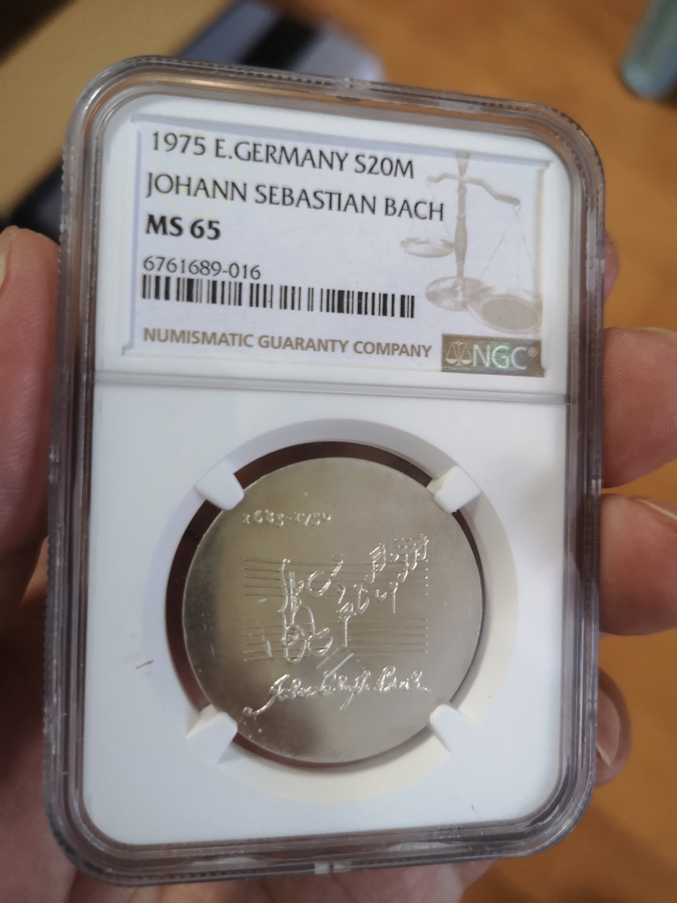 长老汇第17场儿童年评级币 1975东德巴赫20马克银币，NGC MS65