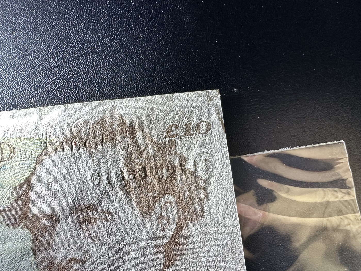 《外钞收藏家》第二百八十五期（连拍第二场）英国及英属专场 英国1993年狄更斯10英镑 全新一个角有轻微压痕 号码非常不错