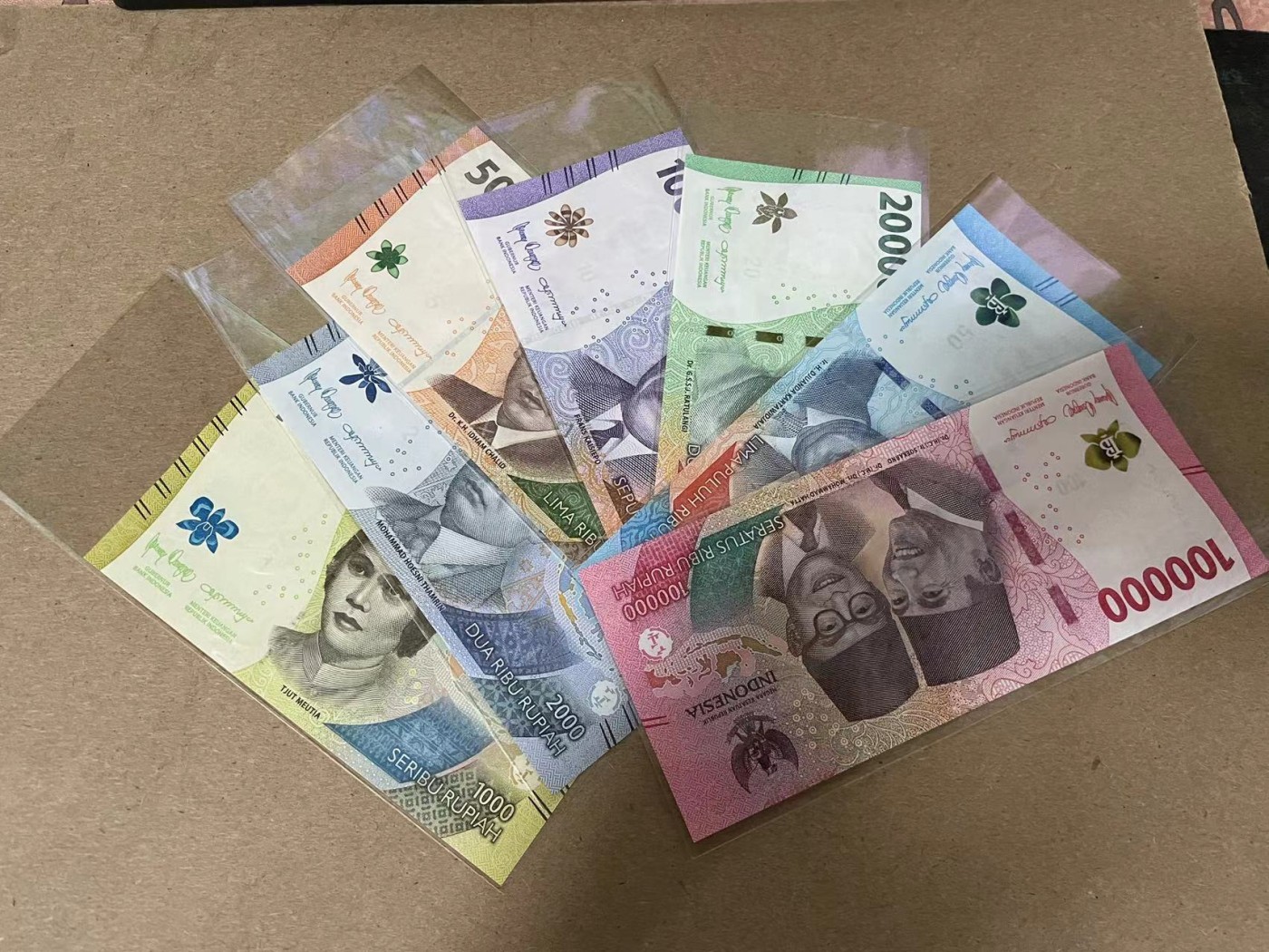 【Blue Auction】✨世界纸币精拍第347期——周日畅拍场【精】 【一组7张】印尼 1000-10万卢比 全新UNC （10万的角不尖）