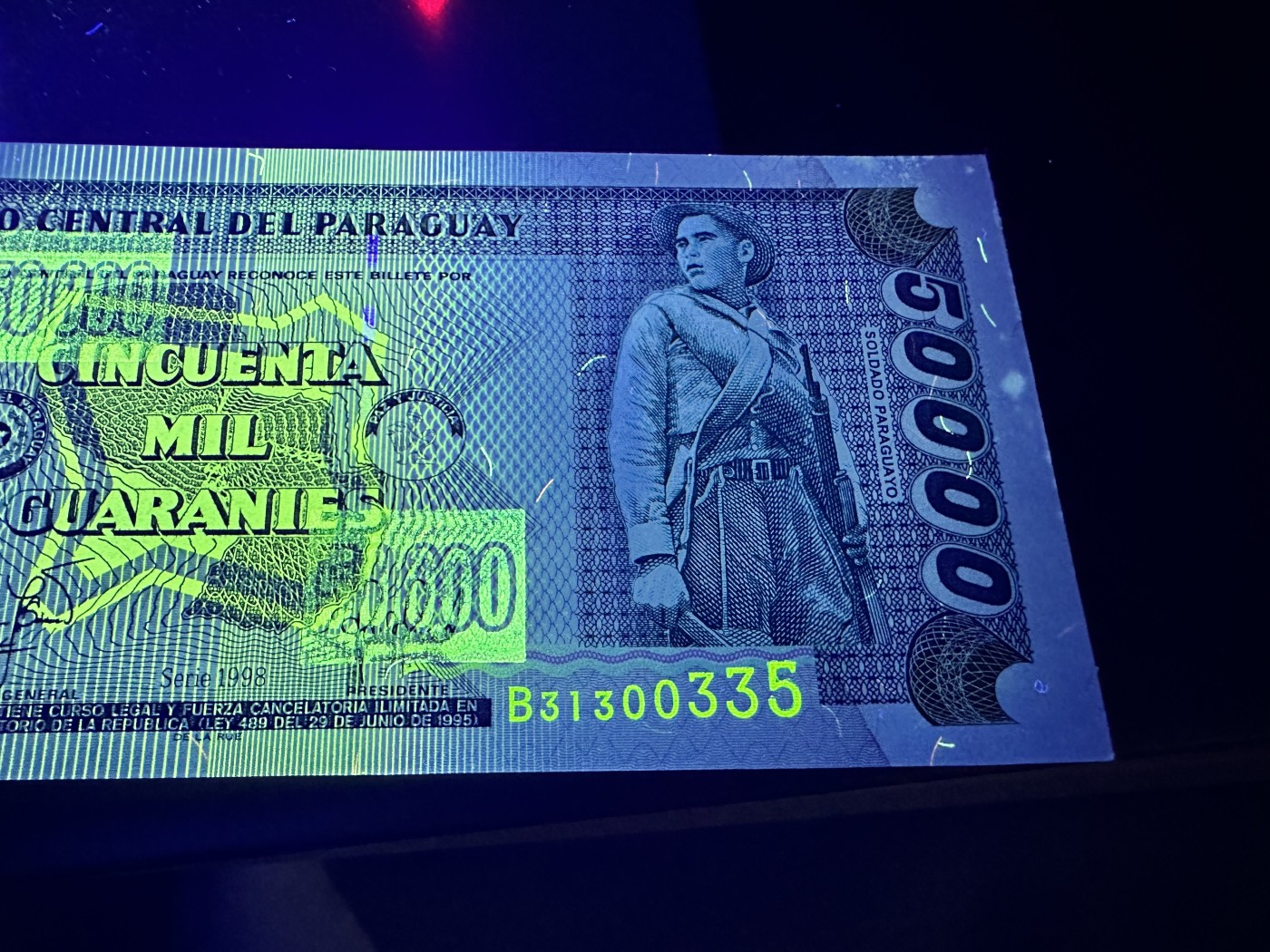 《外钞收藏家》第二百八十六期（连拍第三场） 巴拉圭1998年50000瓜拉尼 全新 轻微潮