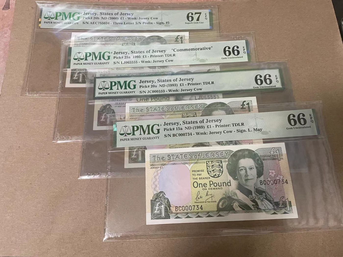 【Blue Auction】✨世界纸币精拍第347期——周日畅拍场【精】 【一组4张 包含333豹子号和5555狮子号】泽西 不同版本 女王1镑一组 PMG67EPQ-66EPQ 