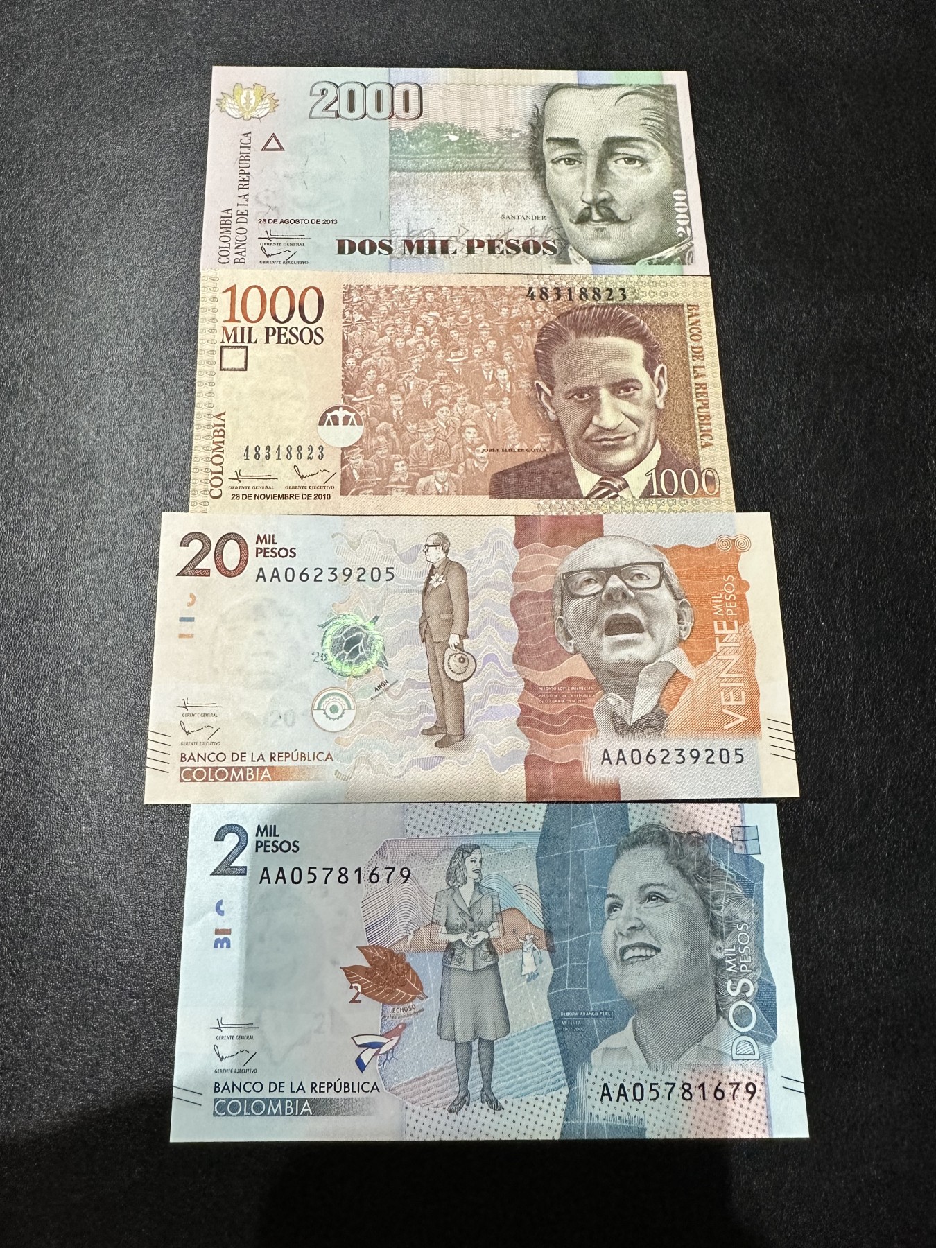 《外钞收藏家》第二百八十六期（连拍第三场） 哥伦比亚比索四张一起 全新UNC