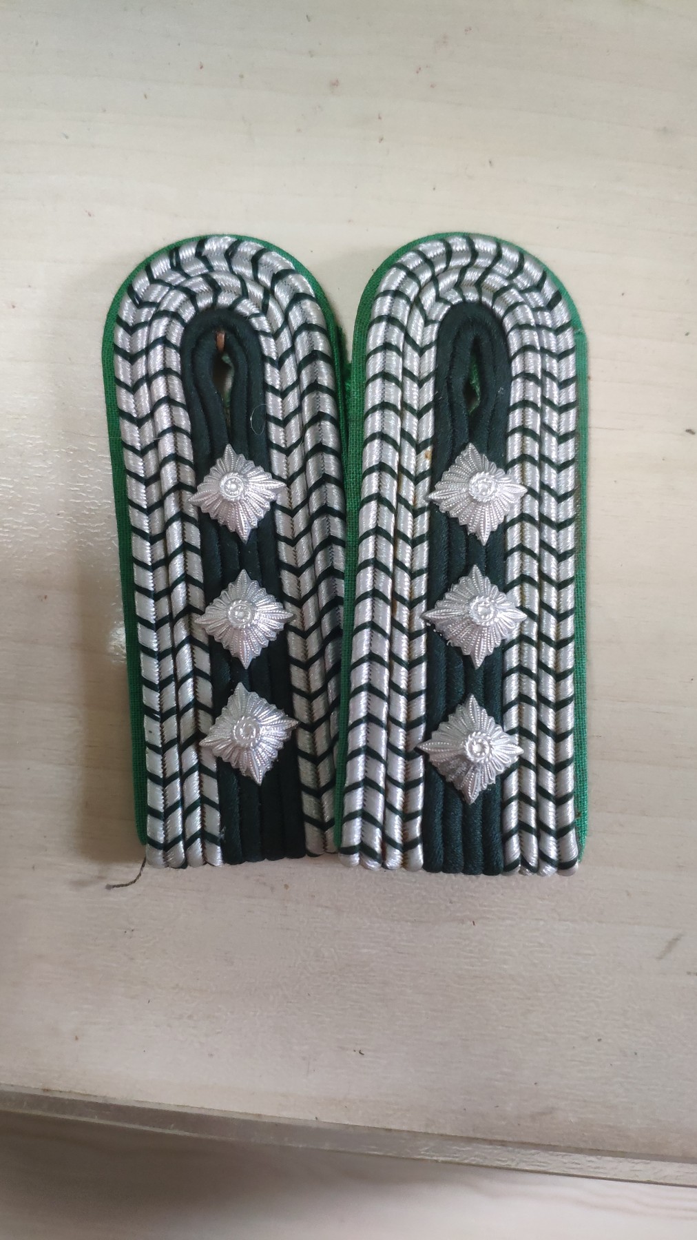 第二场拍卖 东德肩章6