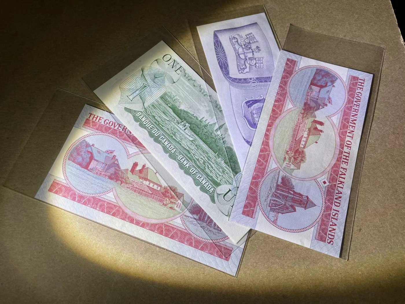 【Blue Auction】✨世界纸币精拍第347期——周日畅拍场【精】 【一组4张 包含倒置号】加拿大、圣赫勒拿、福克兰 女王纸币一组 全新UNC