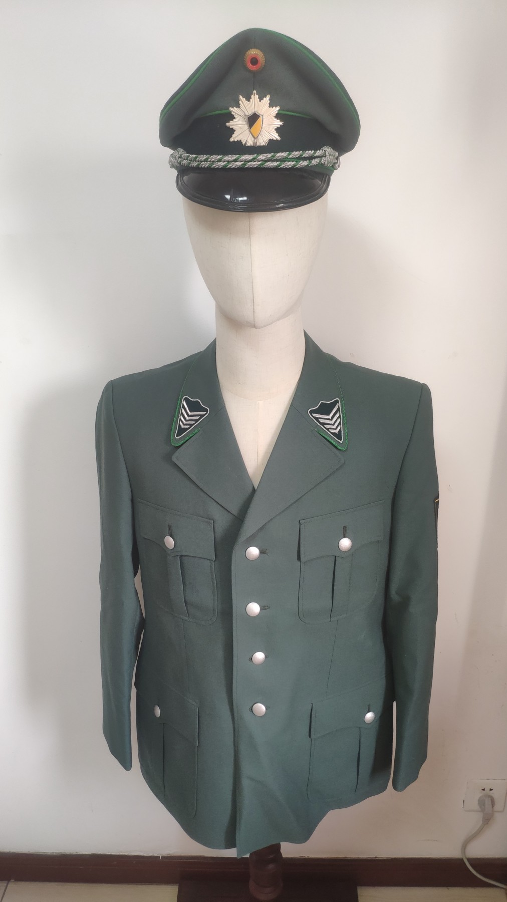 第二场拍卖 西德巴登州警察60-70年代衣裤帽