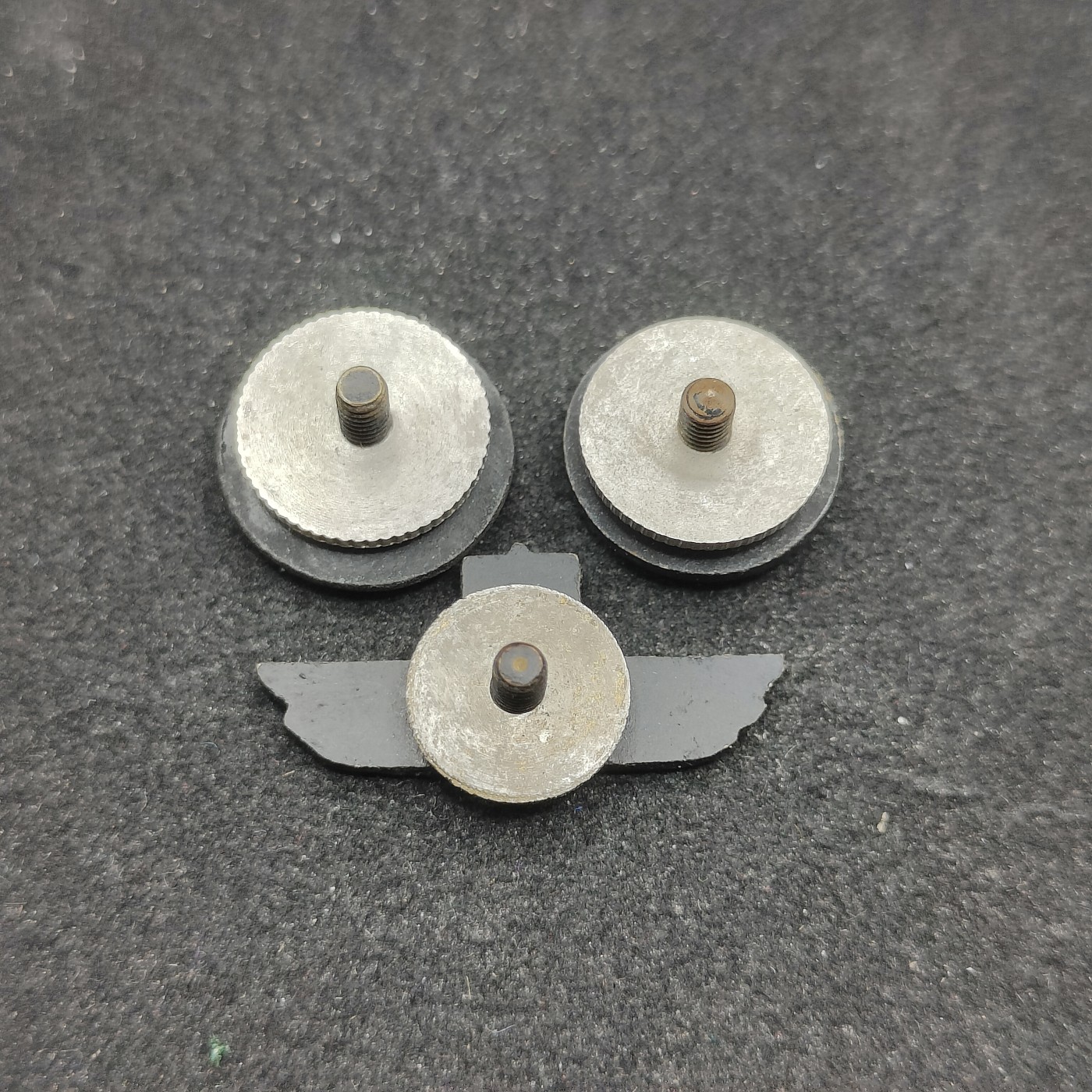 全场0元起拍 第75期 咸鱼国勋章拍卖专场 7月23日（周日）下午6：00开始 日本大学徽章三个 大阪医科大 大阪大学 神户大学