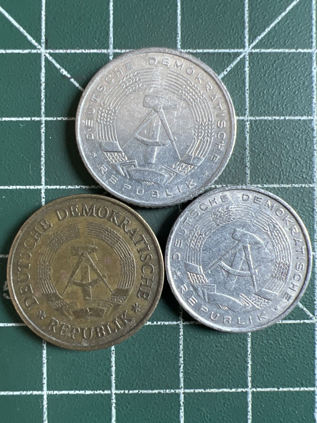 泡泡堂第362期  硬币专场 （无押金，捡漏，全场20包邮，偏远地区除外，接收代拍业务） 东德三枚