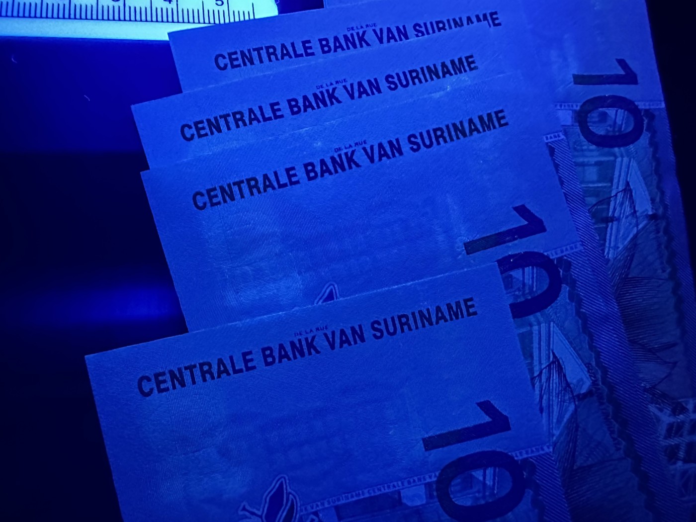 《外钞收藏家》第二百八十六期（连拍第三场） 苏里南已退出流通10盾纸钞10张(绿喉芒果蜂鸟版) 全新 个别轻微瑕疵