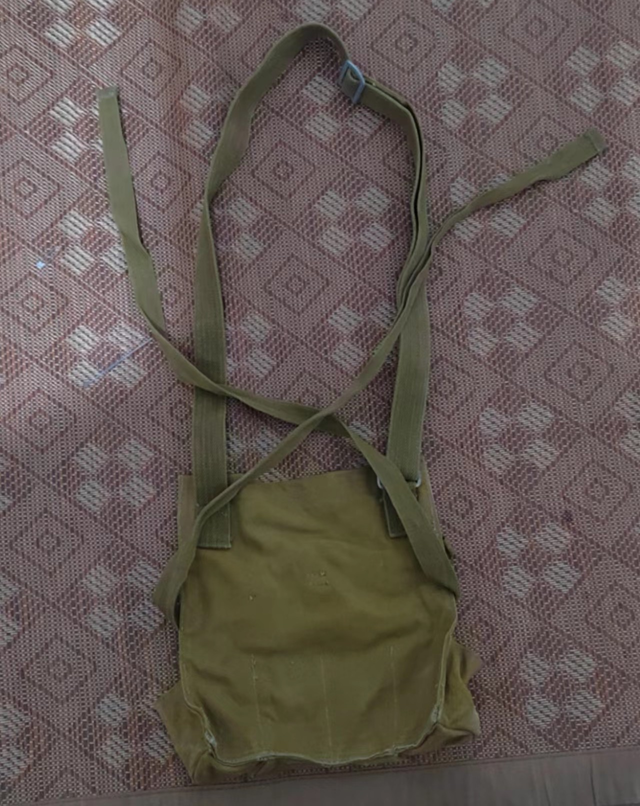 第二场拍卖 60年代手榴弹袋一个（代拍一号）