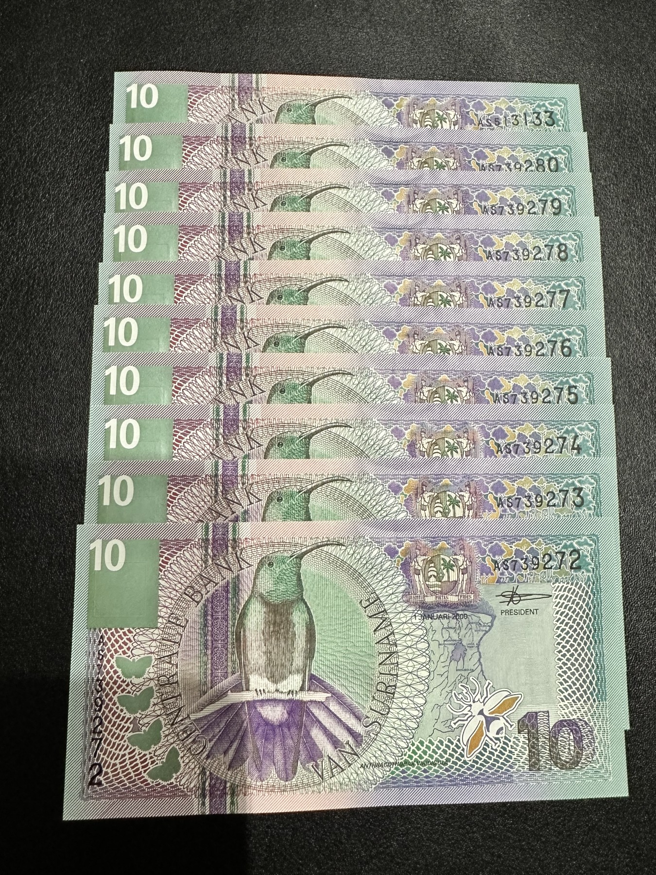 《外钞收藏家》第二百八十六期（连拍第三场） 苏里南已退出流通10盾纸钞10张(绿喉芒果蜂鸟版) 全新 个别轻微瑕疵