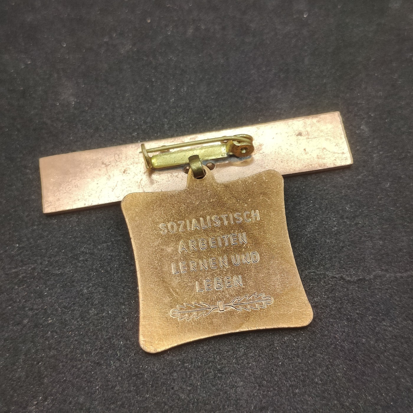 全场0元起拍 第75期 咸鱼国勋章拍卖专场 7月23日（周日）下午6：00开始 东德集体劳动积极荣誉奖章 四次获得