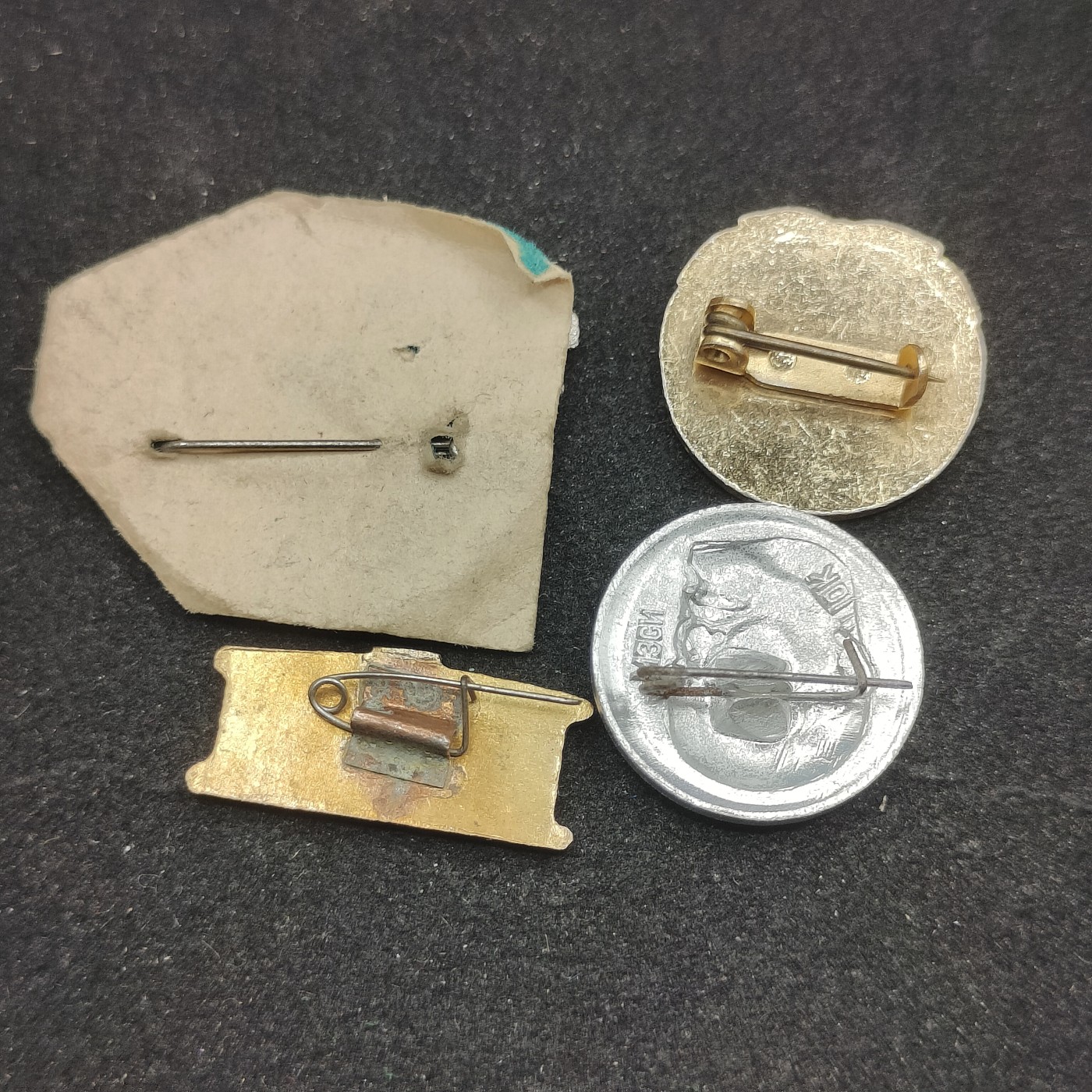 全场0元起拍 第75期 咸鱼国勋章拍卖专场 7月23日（周日）下午6：00开始 徽章一组