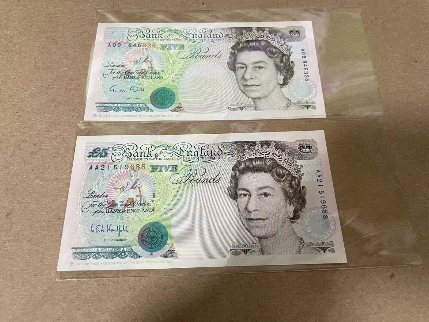 【Blue Auction】✨世界纸币精拍第347期——周日畅拍场【精】 【一组2张 包含无47】英国 皇冠版 5镑 全新UNC