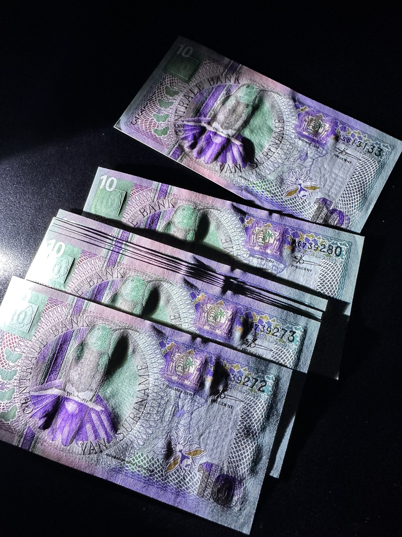 《外钞收藏家》第二百八十六期（连拍第三场） 苏里南已退出流通10盾纸钞10张(绿喉芒果蜂鸟版) 全新 个别轻微瑕疵