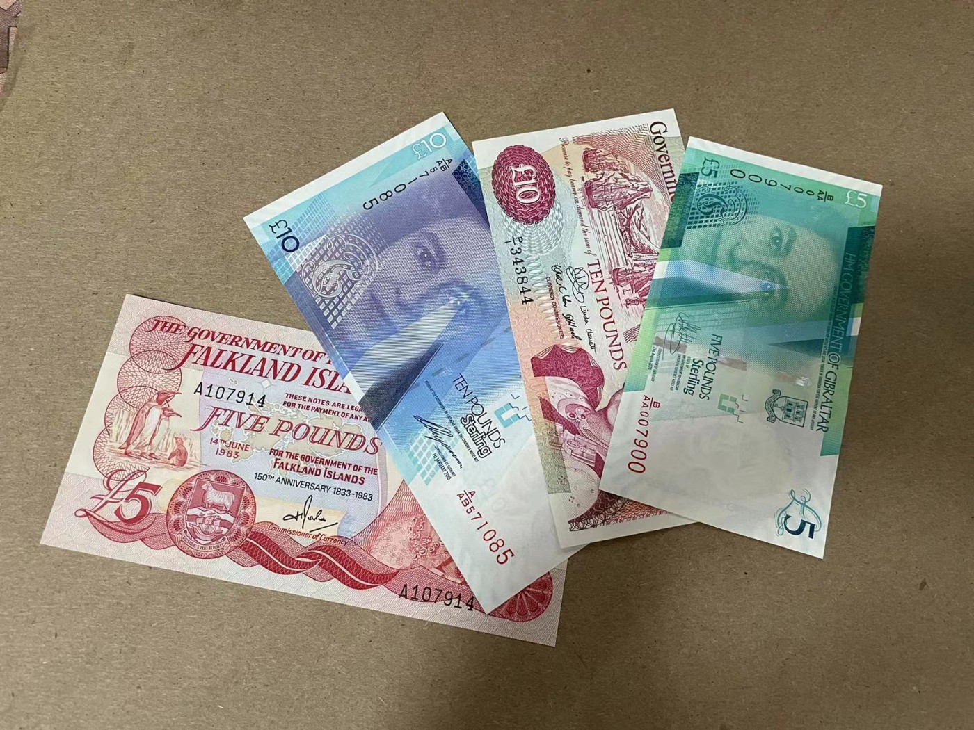 【Blue Auction】✨世界纸币精拍第347期——周日畅拍场【精】 【一组4张】福克兰群岛、直布罗陀、圣赫勒拿女王纸币一组 全新UNC