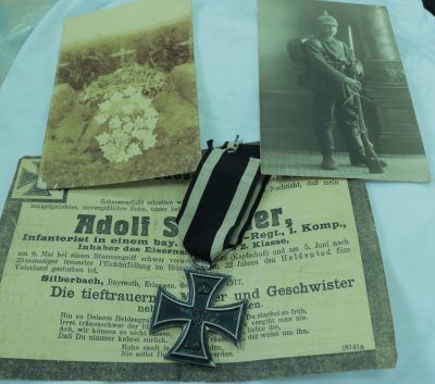 精品世界钱币勋章拍卖第7期 - 一战二铁一套，带两张照片和报纸。铁十字吊环带S标