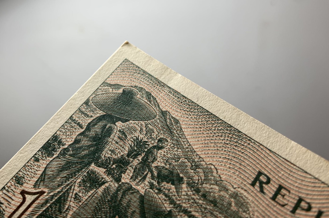 收藏联盟Quantum Auction 第275期拍卖  印度尼西亚1961和1968年1和1/2卢比 品相UNC 瑕疵细节如图