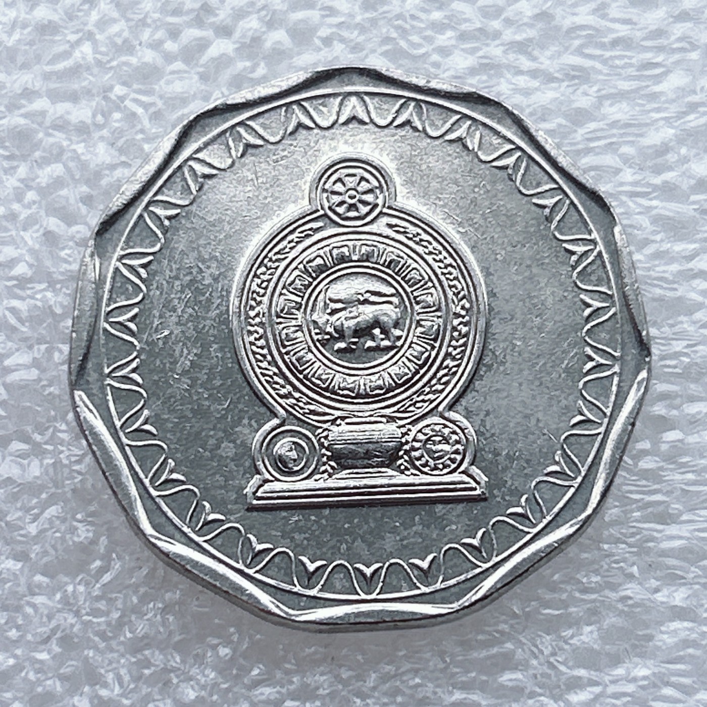 全场一元起拍 世界钱币散币场 第八期 斯里兰卡 2011年10卢比硬币 锡兰持刀立狮国徽图案