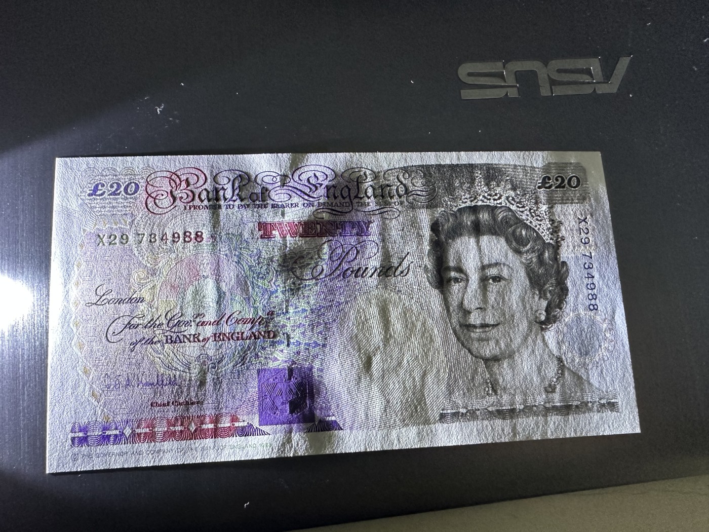 《外钞收藏家》第二百八十五期（连拍第二场）英国及英属专场 英国1993年法拉第20英镑 全新尾88 应该就是压痕 不是折痕