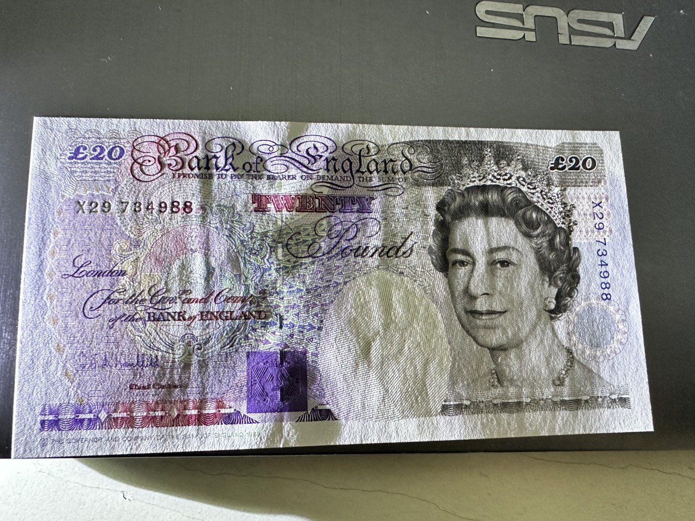 《外钞收藏家》第二百八十五期（连拍第二场）英国及英属专场 英国1993年法拉第20英镑 全新尾88 应该就是压痕 不是折痕