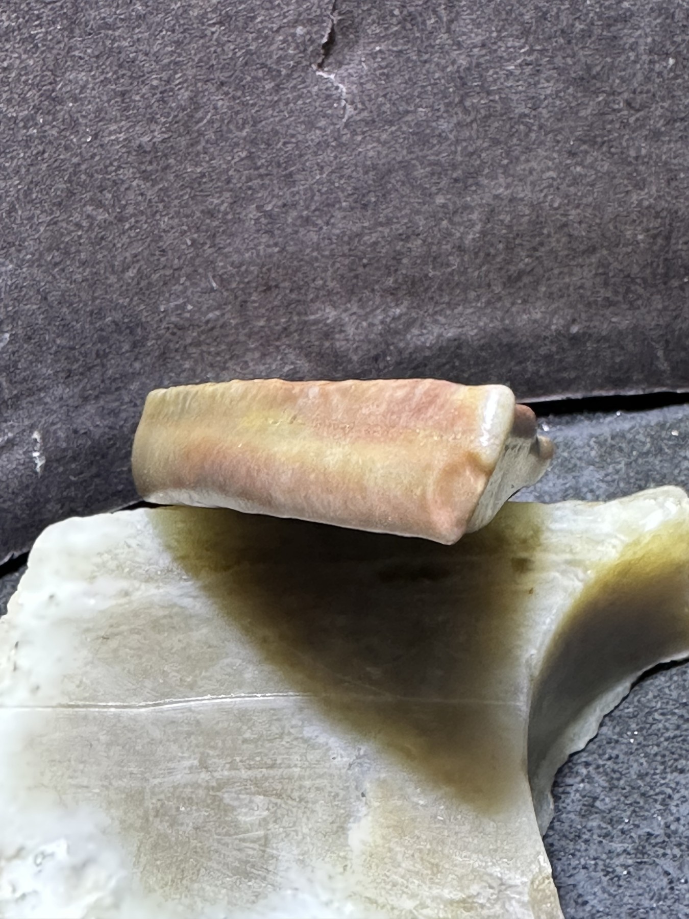 精美戈壁彩玉手工雕刻禅字刀形大吊坠一个！寓意：佛性禅心，