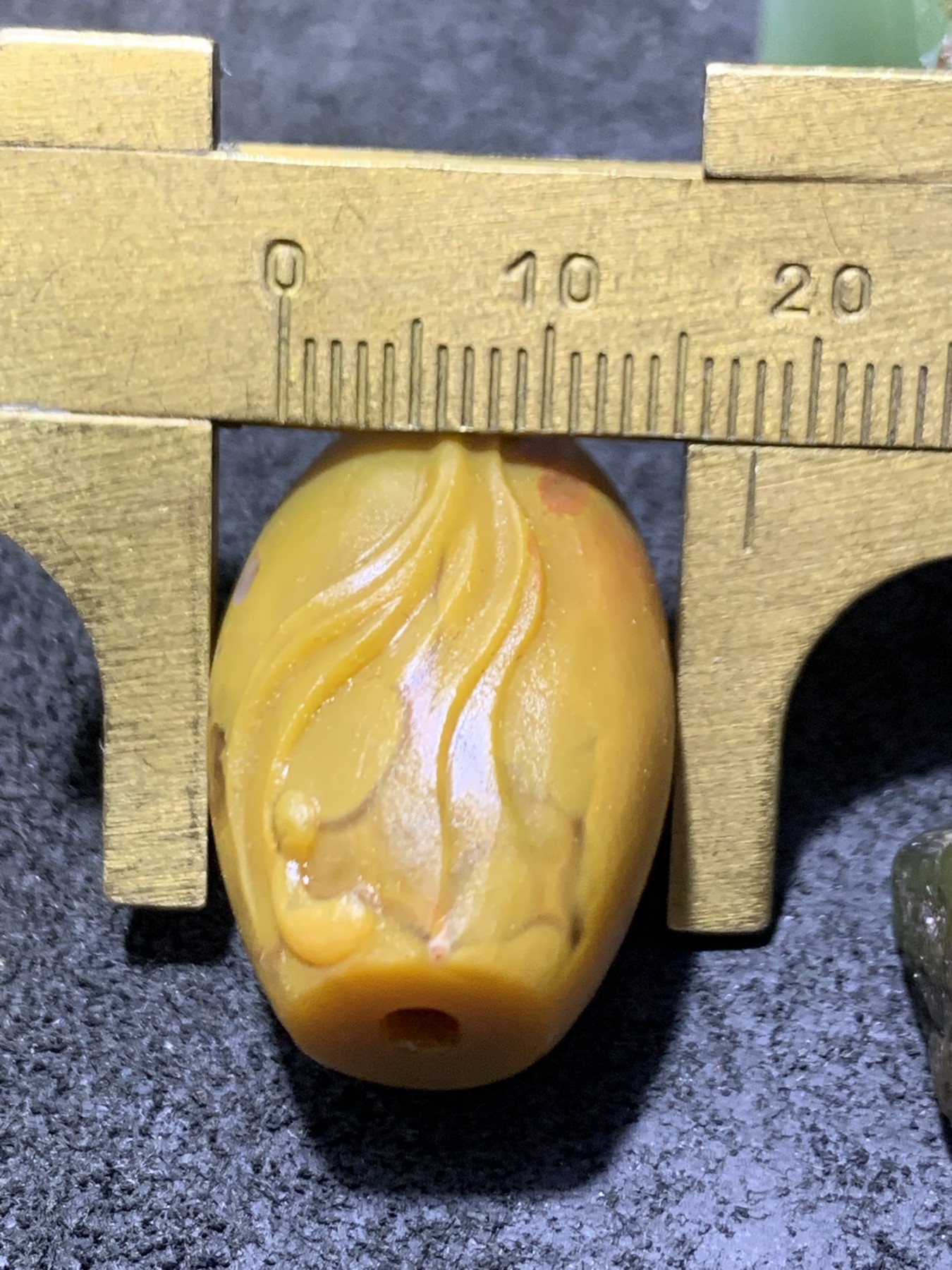 精美亚光高玉化战国红玛瑙手工雕刻一心向佛意境桶珠一颗！