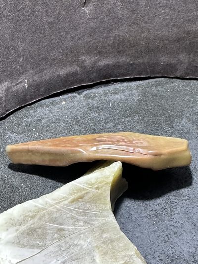 精美戈壁彩玉手工雕刻禅字刀形大吊坠一个！寓意：佛性禅心， 精美戈壁彩玉手工雕刻禅字刀形大吊坠一个！寓意：佛性禅心，