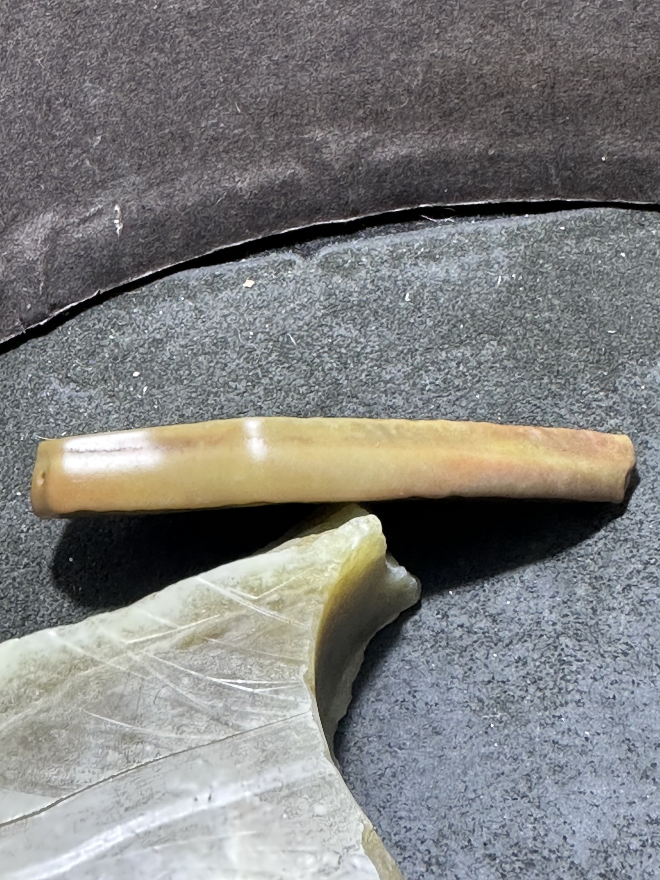 精美戈壁彩玉手工雕刻禅字刀形大吊坠一个！寓意：佛性禅心，