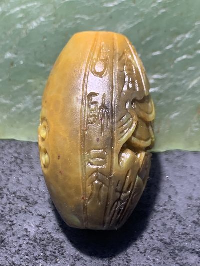 精美亚光战国红玛瑙手工俏色巧雕仿古祥云纹钱币意境勒子一颗！ 精美亚光战国红玛瑙手工俏色巧雕仿古祥云纹钱币意境勒子一颗！