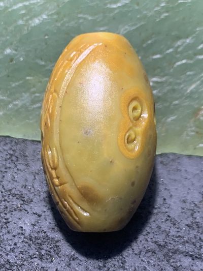 精美亚光战国红玛瑙手工俏色巧雕仿古祥云纹钱币意境勒子一颗！ 精美亚光战国红玛瑙手工俏色巧雕仿古祥云纹钱币意境勒子一颗！