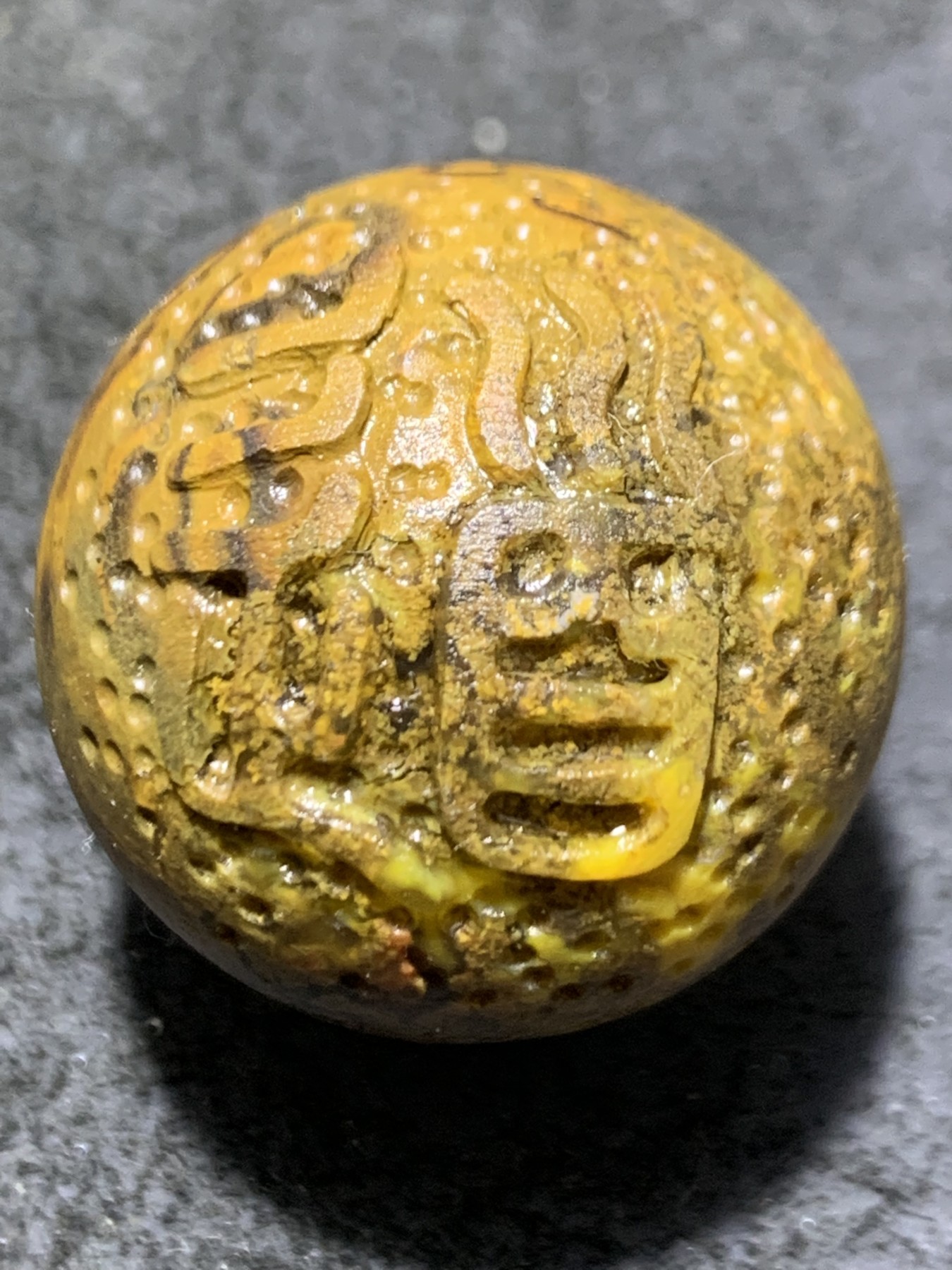 精美亚光战国红玛瑙手工雕刻篆书道字圆珠一颗！
