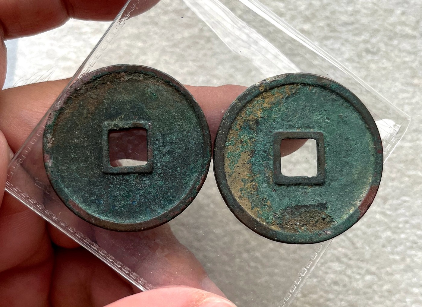 葡属币一批处理、荷兰2S狮子银币、日本/香港/菲律宾评级币，越南胡志明1946年2盾铜币，新疆红钱，朝鲜常平通宝户大当百，日本花钱，北宋铜钱套。彼得堡世界钱币勋章拍卖第62期