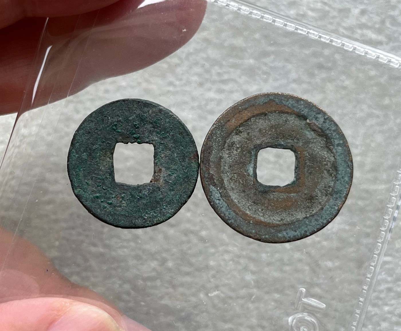 葡属币一批处理、荷兰2S狮子银币、日本/香港/菲律宾评级币，越南胡志明1946年2盾铜币，新疆红钱，朝鲜常平通宝户大当百，日本花钱，北宋铜钱套。彼得堡世界钱币勋章拍卖第62期