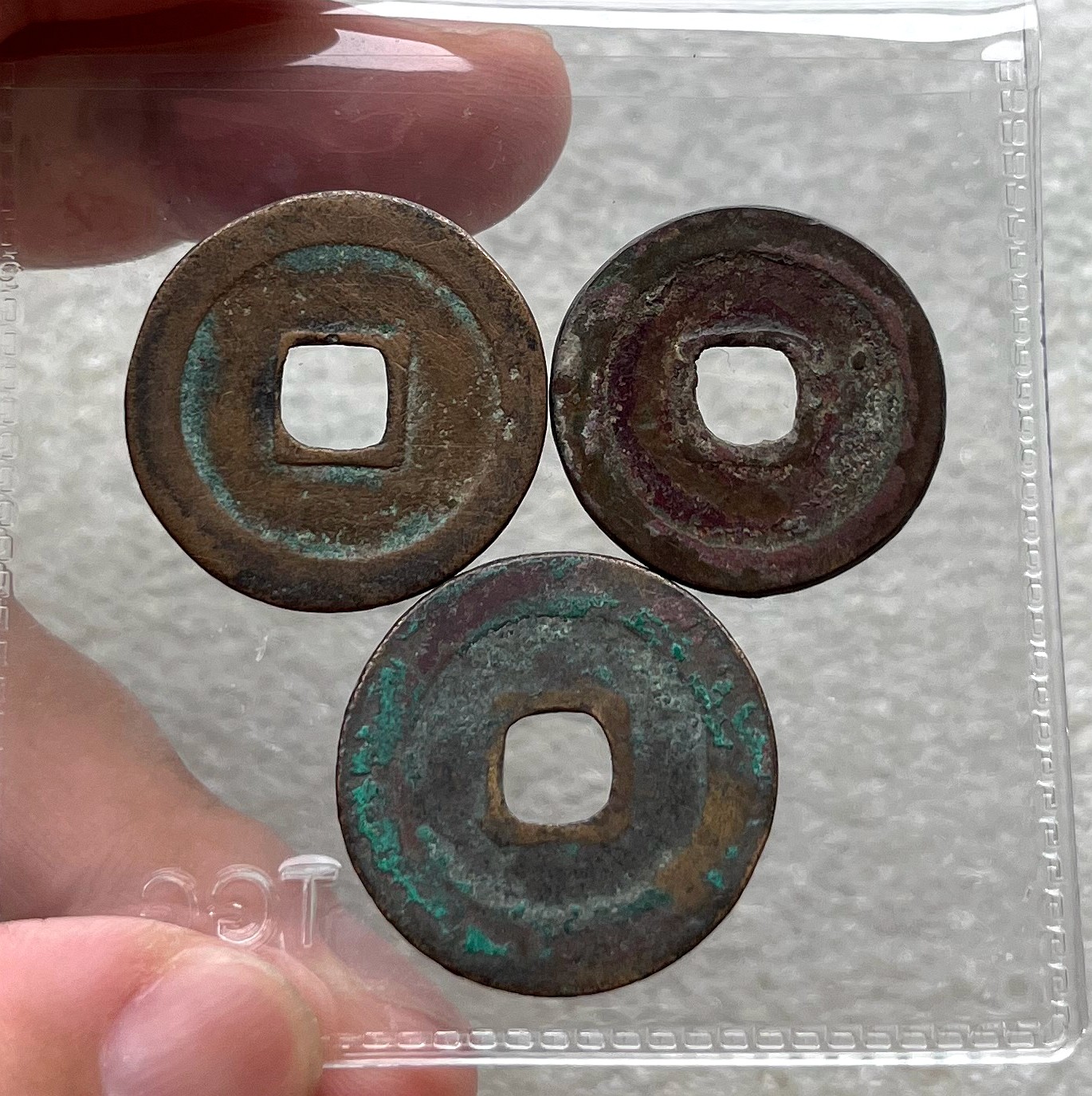 葡属币一批处理、荷兰2S狮子银币、日本/香港/菲律宾评级币，越南胡志明1946年2盾铜币，新疆红钱，朝鲜常平通宝户大当百，日本花钱，北宋铜钱套。彼得堡世界钱币勋章拍卖第62期