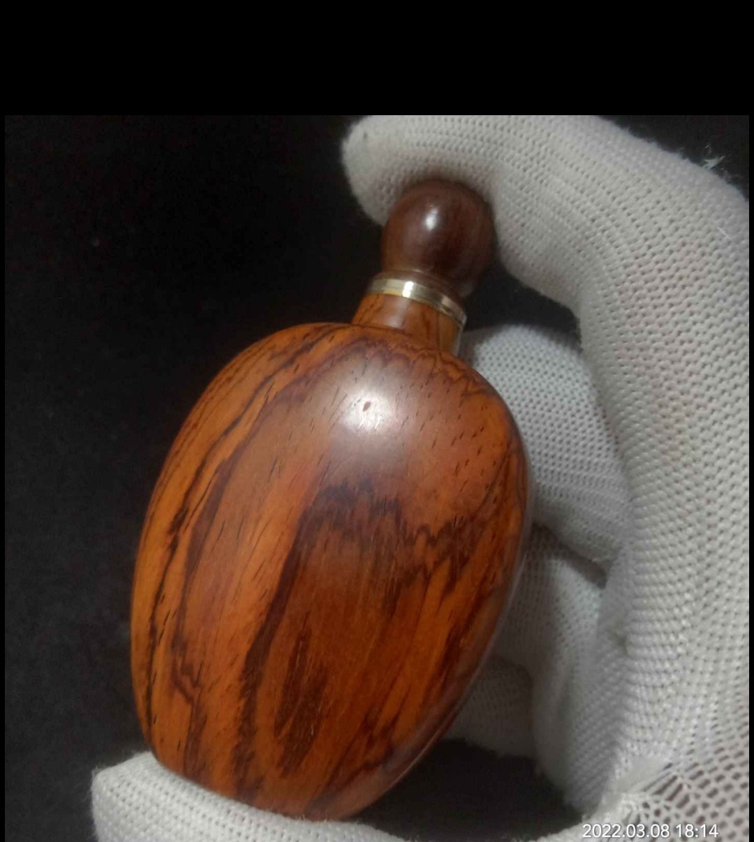 微凹黄檀鼻烟壶