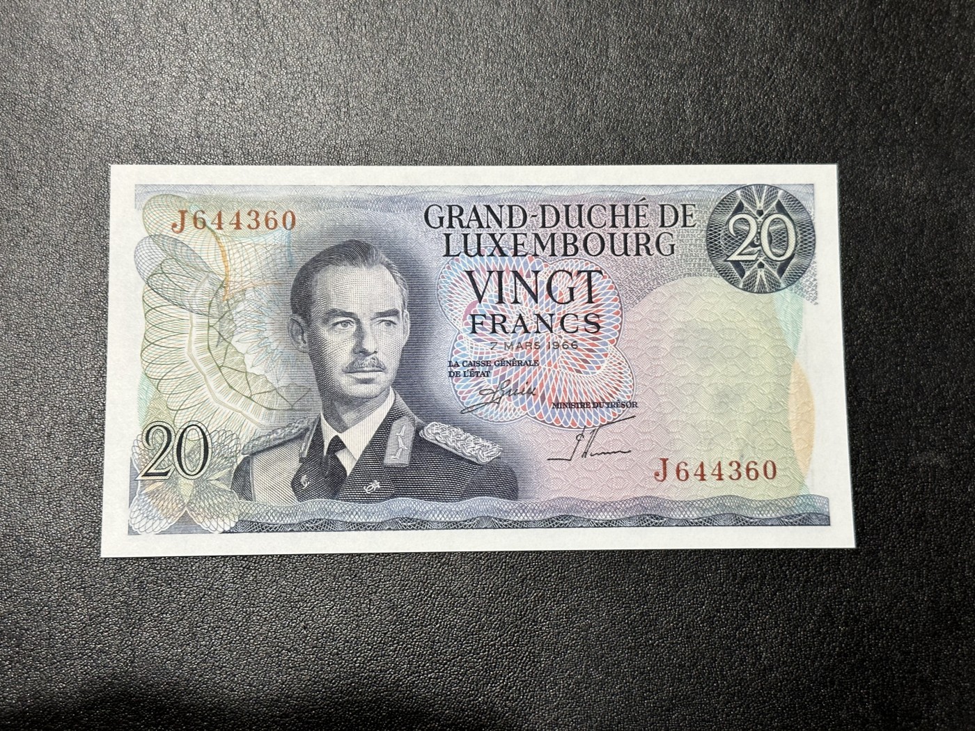 《外钞收藏家》第二百八十七期 1966年卢森堡20法郎 全新UNC