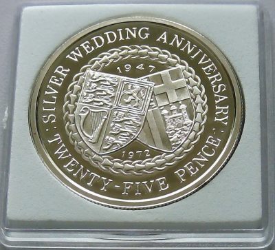 第15次拍卖--英联邦领土硬币、精制银币、纪念币，纸钞 - Isle Of Man, 1972 - 25 Pence (25th Wedding Anniversary - Silver) Silver .925, 28.28gm, 38.61mm. 
