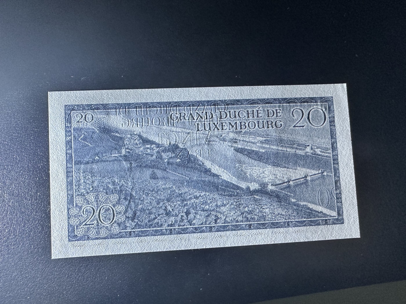 《外钞收藏家》第二百八十七期 1966年卢森堡20法郎 全新UNC