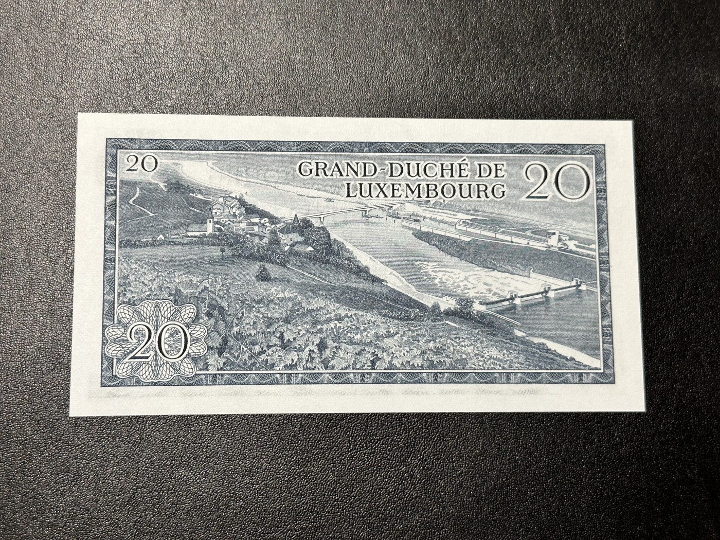《外钞收藏家》第二百八十七期 1966年卢森堡20法郎 全新UNC