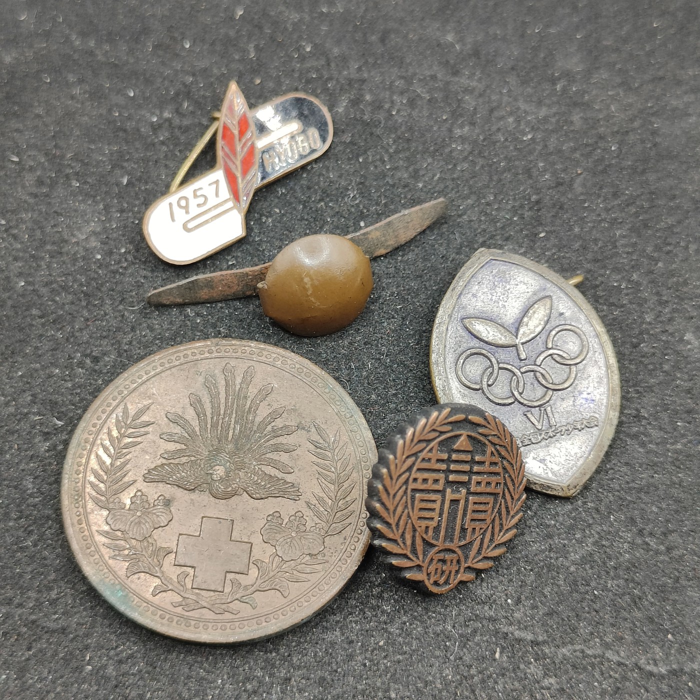 全场0元起拍 第76期 咸鱼国勋章拍卖专场 7月26日（周三）下午6：00开始 日本徽章一组