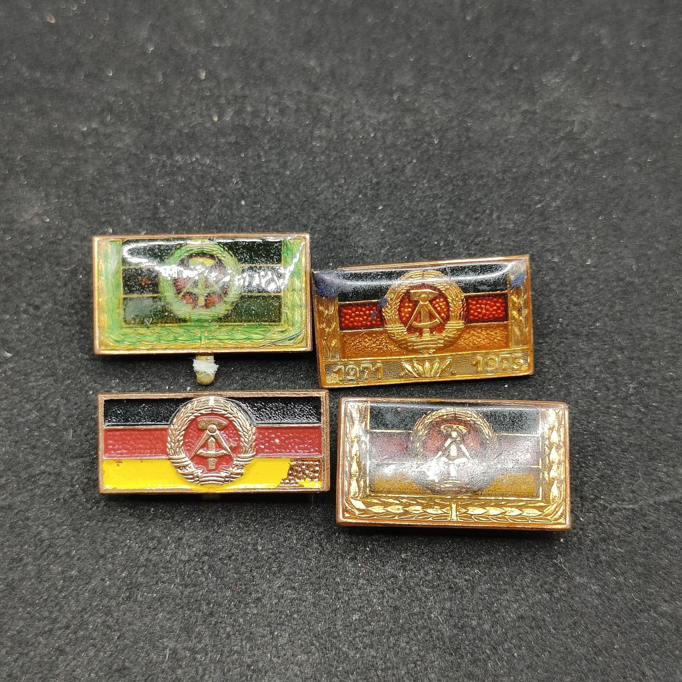 全场0元起拍 第76期 咸鱼国勋章拍卖专场 7月26日（周三）下午6：00开始 东德集体劳动奖章多次获得徽章一组