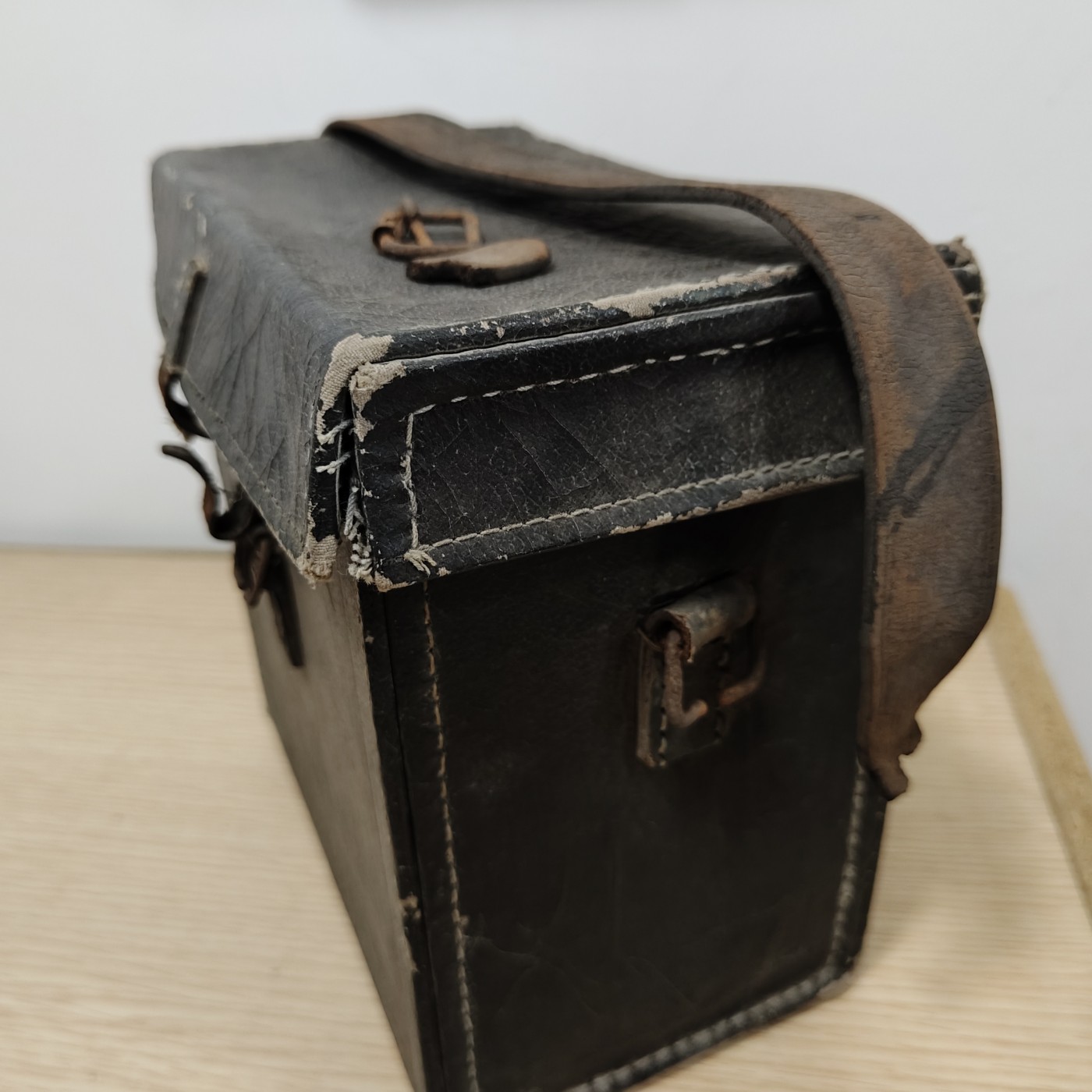 全场0元起拍 第76期 咸鱼国勋章拍卖专场 7月26日（周三）下午6：00开始 日本战前皮盒子