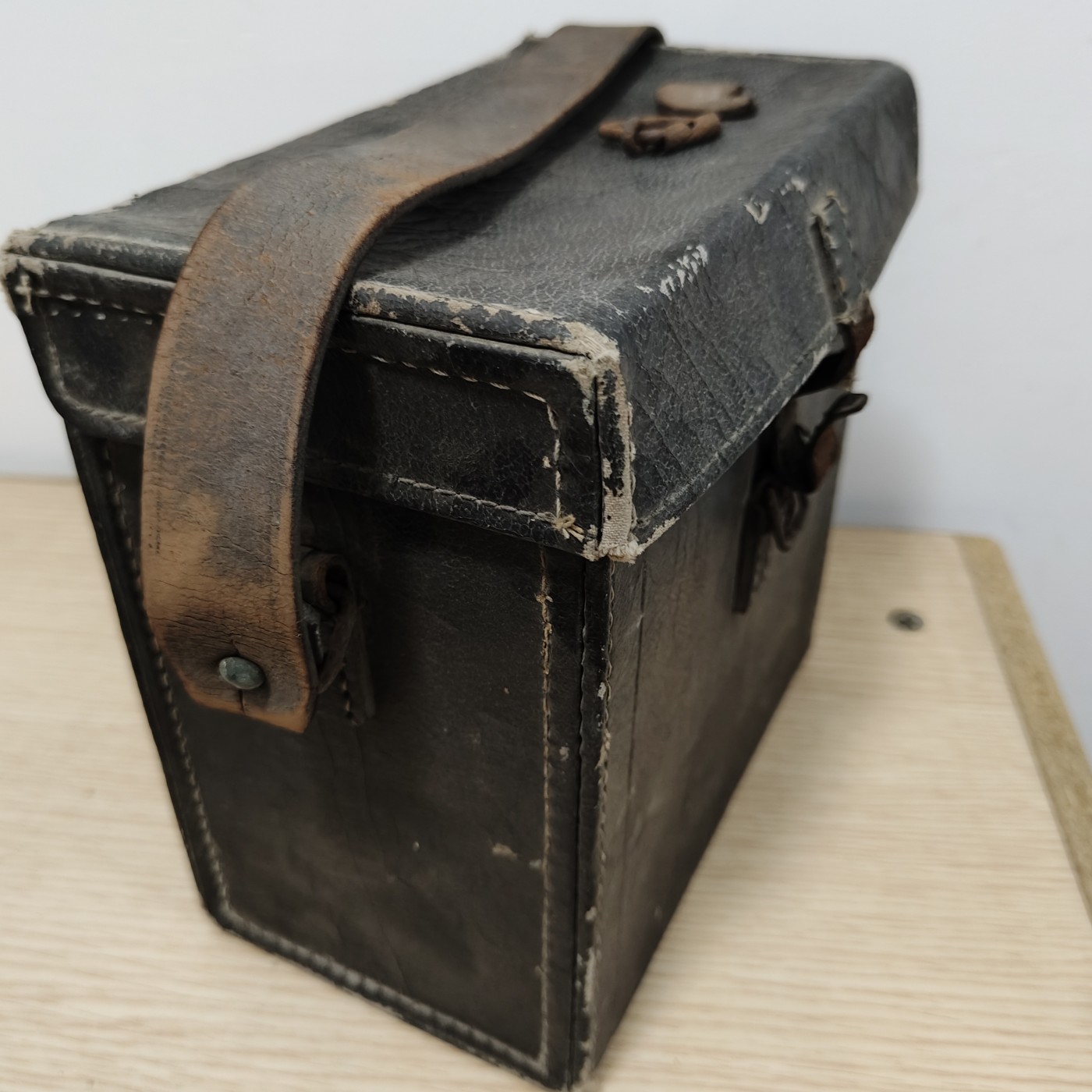 全场0元起拍 第76期 咸鱼国勋章拍卖专场 7月26日（周三）下午6：00开始 日本战前皮盒子