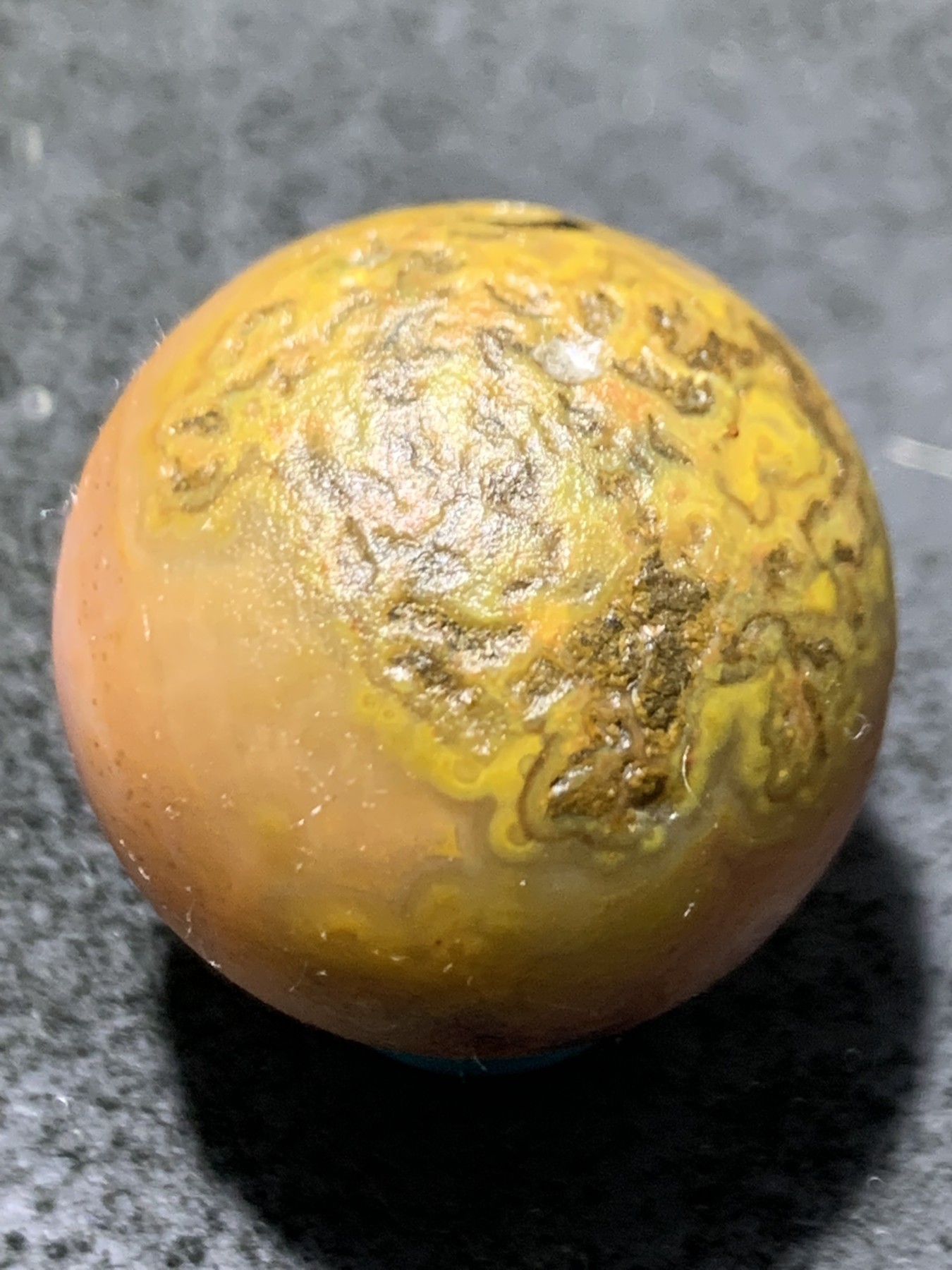 精美亚光冰飘风化纹草花纹战国红玛瑙手工雕刻善字单珠一颗！